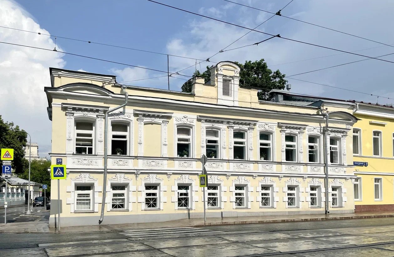 фасад дома, здание по адресу г Москва, ул Новокузнецкая, д 29 стр 1